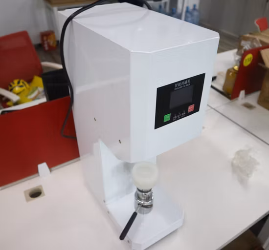 Macchina per sigillare lattine di birra semiautomatica personalizzabile per sigillare bottiglie di plastica